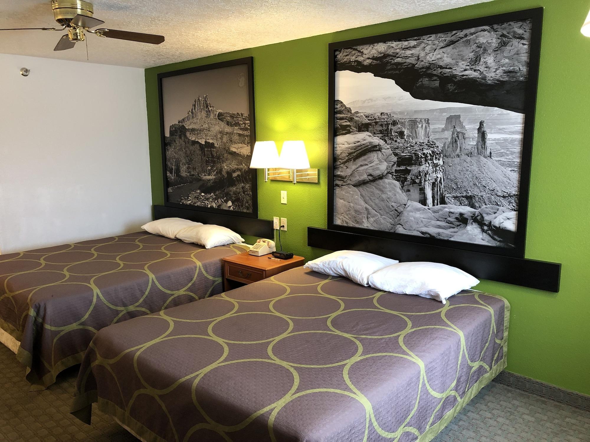 Super 8 By Wyndham Price Motel Eksteriør bilde