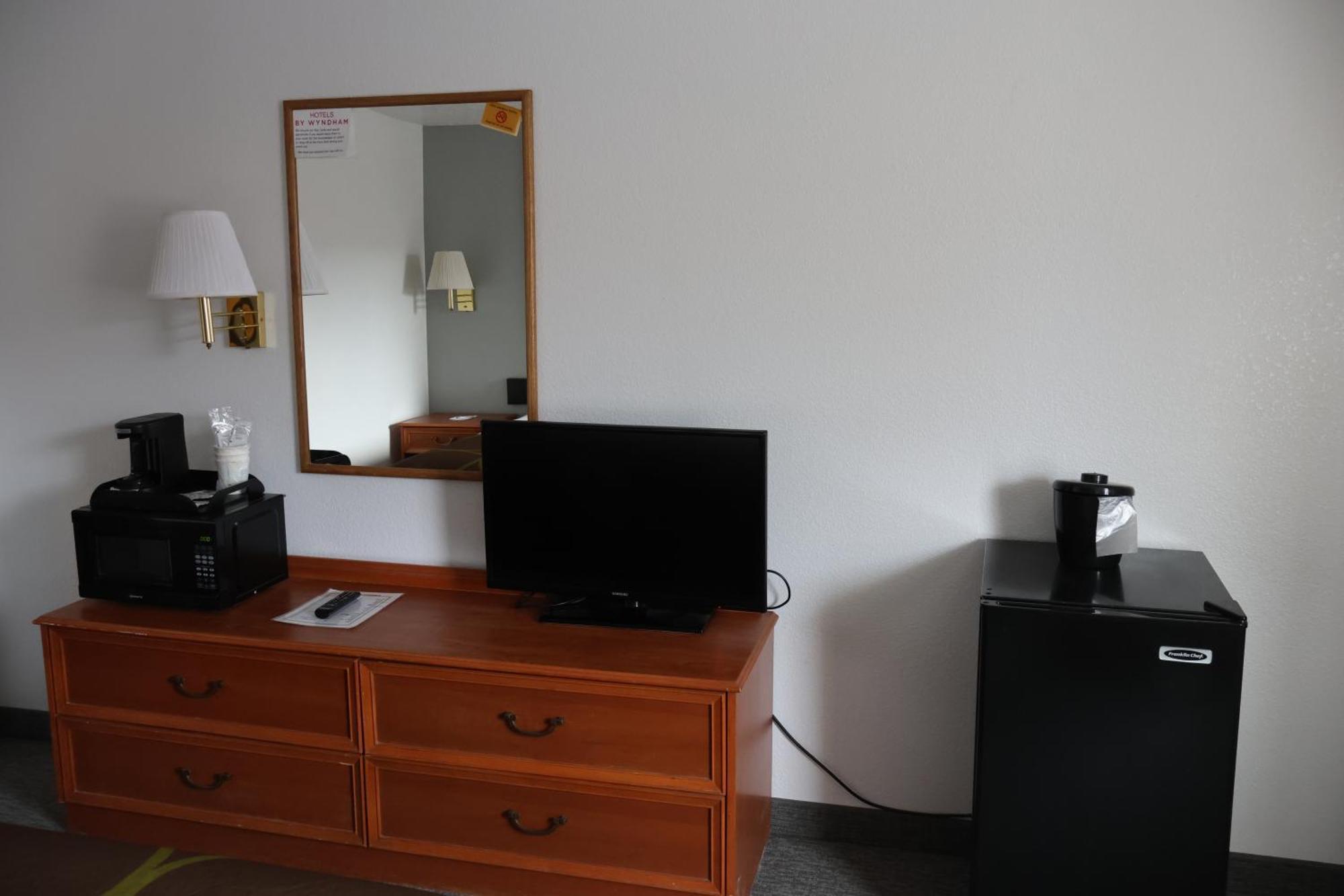Super 8 By Wyndham Price Motel Eksteriør bilde